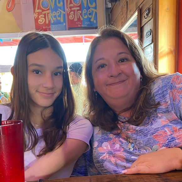 Meet your Posher, Laura - Picture 2 of 2